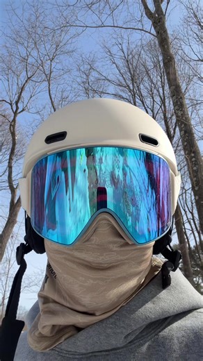 We incorporated magnets into our buckles to make it easier to clip in gloves #anon #goggles #snowboarding