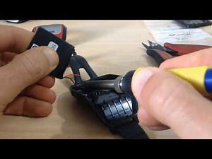 How to replace the battery in a Garmin Forerunner 305 Watch Cambio bateria Garmin Forerunner 305