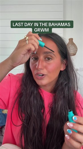 seeing sharks and a scorpion wasn’t on my bucket list BUT my heart is so full 🌺🐠🦀🧡 #grwm #springbreak