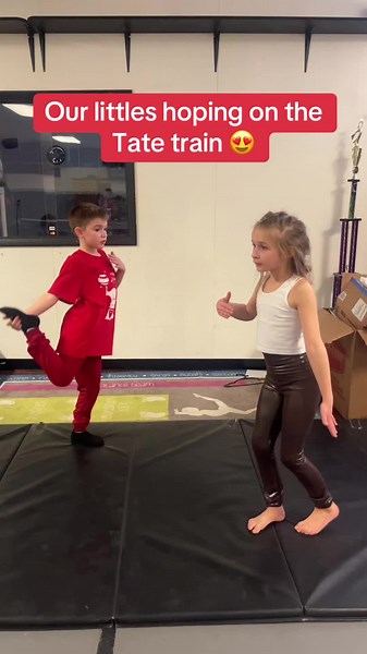 @tate mcrae SSDA is loving this leg trend!! 😍😍 @t8 hq #fyp #dance #revolvingdoor
