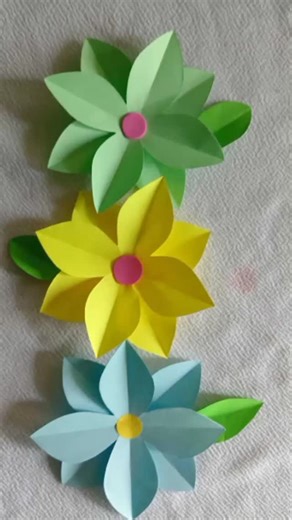 Flores de papel fáciles y rápidas de realizar #flores #paperflowers #flowers #floresdepapel #diy #artesanal #papeleria #emprendimiento #cursodefloresdepapel #cursosonline #negociosdesdecasa #mexico #colombia #chile #spain #peru #ElSalvador #Guatemala #Honduras #usa #italy #germany #ecuador #europe #China #suiza #republicadominicana #puertorico | Decoración con flores de papel
