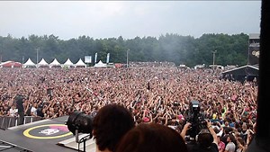 54K views · 1.5K reactions | Beautiful chaos at Pinkpop Festival . #witchdoctor Video by Janne Schra | De Staat | Facebook