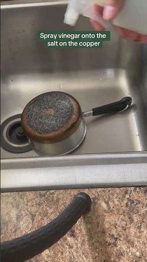 How to Clean Copper Pots with Vinegar #dishes #pots #copper #cleaning #vinegar #cleaningtips
