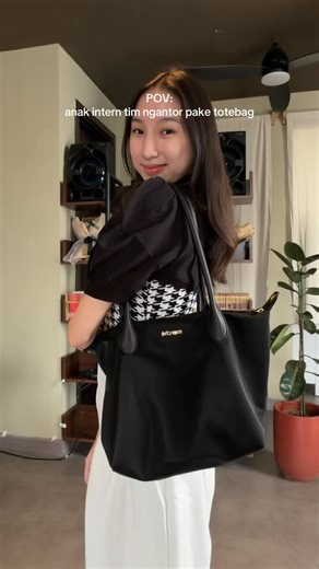 intern | life style | university student on Instagram: "pokonya tim totebag"