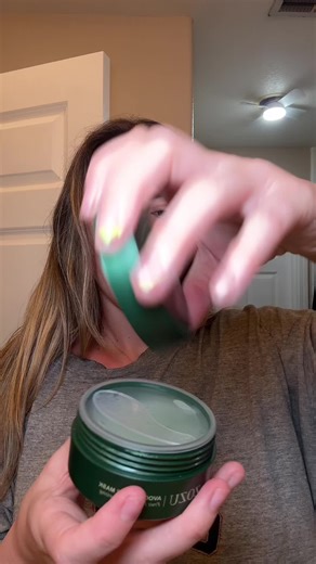 Refreshing Hydration for Your Under Eye Area