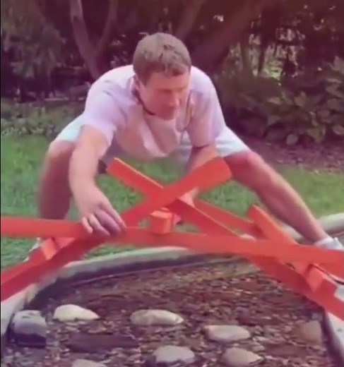 Leonardo da Vinci invented the self supporting bridge between 1485-1487. This is how it works