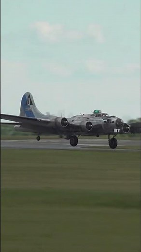 The Perfect B-17 Flying Fortress Landing #ww2 #warbird #aviation