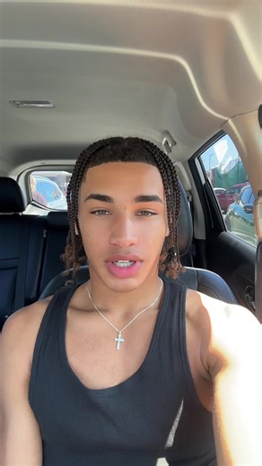 Daytime Car Vlog: Lip Gloss Application Tips