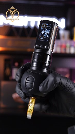 🔥 Ambition Ninja Max 280 Tattoo Pen with 3-Grip Set · Tailored for Every Tattoo Artist 🔥 ✌️ 34mm Lightweight Aluminum Grip → For Detail Lovers ✔ More precise for fine lines & small designs ✔ Perfect for artists with smaller hands ✔ Comfortable to hold for long sessions 🖐️ 42mm Anti-Slip Silicone Grip → Long-Hour Work Weapon ✔ Sweat-absorbing & anti-slip ✔ Shock-absorbing & vibration reduction ✔ Easy to clean & corrosion-resistant ✊ 54mm Heavy Aluminum Grip → King of Stability ✔ Rock-solid for