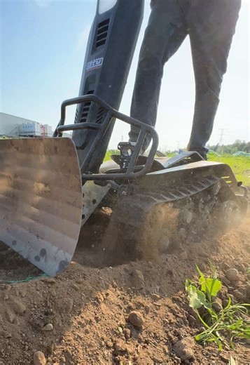 Electric Tracked Utility Vehicle for All Terrain Use