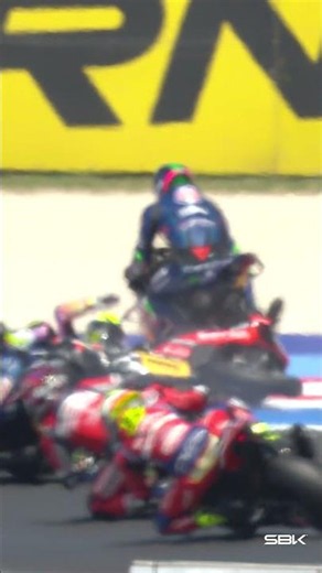 The incident between Manzi and Bautista in Race 2 ❌ | 2026 #EmiliaRomagnaWorldSBK 🇮🇹