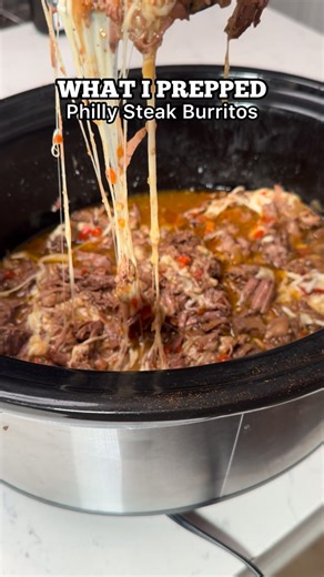 Kyle Smith on Instagram: "🔥 LIKE, SAVE & comment “SMASH!” if you DIG this one 🌯🔥 (recipe pinned) Set It & Shred It™: Philly Steak Meal Prep Burritos 💣🌯🔥 Slow-cooked lean steak braised until fork-tender, shredded and tossed with sautéed peppers & onions in a creamy, high-protein Philly-style cheese sauce. Finished with a melty provolone-cheddar blend and rolled tight into warm tortillas for the ultimate meal-prep burrito that HITS every time. 12 servings • built for the week • comfort food 