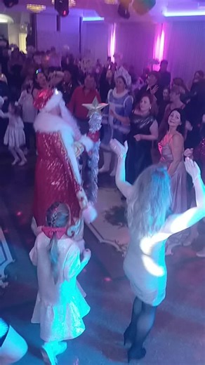 #новыйгод #танцуютвсе #русскаягермания #счастьеесть #disko @Veronika Wereuvkin @MarynaSafronova @Francesco @Bach_Hotel.Offiziell