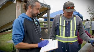 On the shores of the Athabasca River in Alberta, Community-Based Monitors from the Mikisew Cree First Nation and Land Guardians from Athabasca Chipewyan First Nation are working together to get a holistic understanding of their community’s health by looking into the fish they eat and the water they drink from the river. 💙 Community members and scientists came together during a recent fish camp, working side-by-side to learn from one another, collect data, talk through concerns, and discuss solu