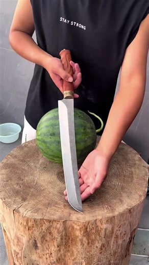 A very sharp knife #tiktok#fpy#men#knife#tools#outdoors#gift#knifeskills