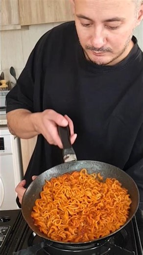 🍝 Quick Tomato Noodles in 5 Minutes! 🔥