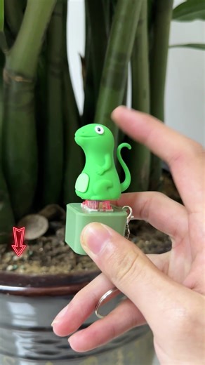 Help! This lizard keychain’s sound is so addictive!#giftguide #figettoys #tiktokshop #soundtoy