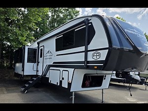 2026 East to west Blackthorn 5th wheel camper 3100RL great floorplan