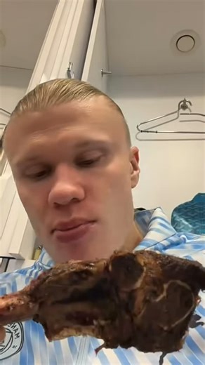 ESPN UK on Instagram: "Erling’s post match meal 😳🥩 The head shaking between each bite 😂"