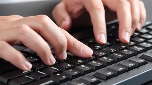 Watch what happens when a scammer’s keyboard turns against him