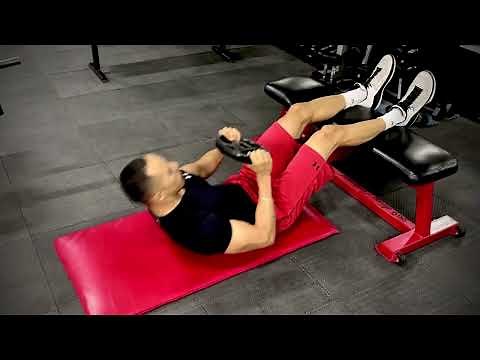 Crunch abdominal con peso, pues en banco /TITÁN GYM/