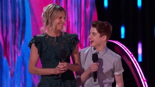 Teen Choice Awards 2017 - Teen Choice Awards 2017: The Cast Of The Mick Gives Away A Teen Choice Surfboard | IMDb