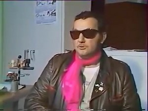 21K views · 734 reactions | COLUCHE INTERVIEW SUR LA POLITIQUE Abonnez-vous pour avoir plus de vidéos ! | Coluche | Facebook