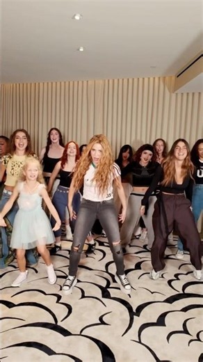 Shakira baila “Dai Dai” con los bailarines del mundial