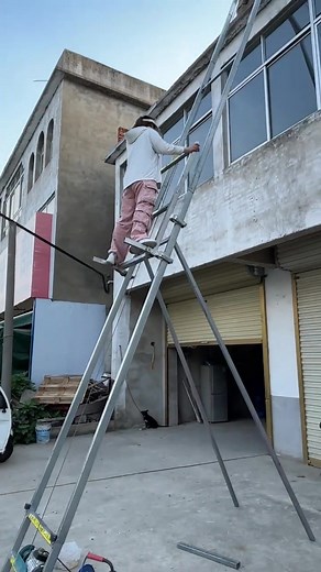 The Zelv Solar Panel Lifter is more than just a lifter — it’s your construction partner! This versatile electric hoist can lift up to 300kg of materials — from solar panels to cement bags, tiles, glass, or window frames — up to 30 meters high in just minutes. Controlled by a remote, it’s simple and safe for one worker to operate. Made with galvanized steel and powered by a high-torque 2200W copper motor, it ensures durability and top performance even in demanding job sites. 🚀 Fast shipping — 3