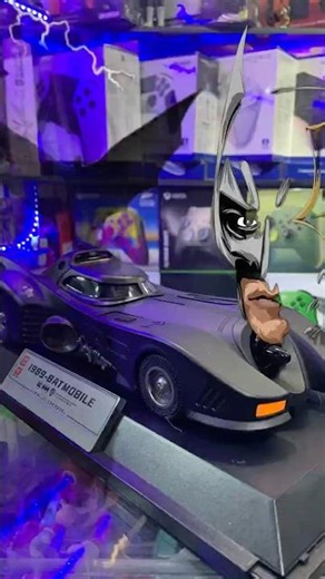 The BEST Batmobile? 🦇 1989 Batmobile 1:18 Diecast Model Review (Michael Keaton)