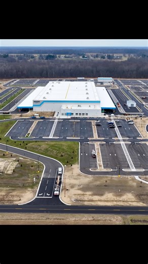 🚨 IT’S OFFICIAL — AMAZON IS IN BAZETTA TOWNSHIP 🚨 The new Amazon distribution center in Bazetta Township is now built and soon to be operational and it’s already making a real impact on local jobs. 📦 What this facility brought to the area: 🔨 Temporary Construction Jobs During the build, the project supported hundreds of construction related jobs, including site work, trades, trucking, materials, and subcontractors real dollars paid locally during construction. 👷 Permanent Full Time Jobs Now