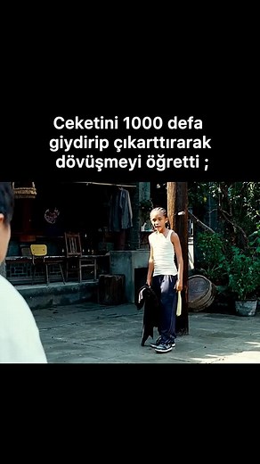 Film ; Karete Kid Konusu ; 12 yaşındaki Parker, babasını küçük yaşta kaybetmiştir. Annesi ve Parker, annesinin işleri nedeniyle yaşadığı Amerika’dan Çin e taşınmak zorunda kalır. Kültür farklılığının ve dil bilmenin zorluluğunu yaşayan Parker, ortama uyum sağlamaya çalışır. Parkta gördüğü Mei Ying isimli kıza aşık olur. | 1filmönerisi