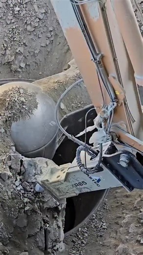 ‎ایرانکاداستر || پژوهش در زمین شناسی و معدن‎ on Instagram: "#mine"