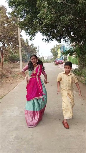 Bayilone Ballipalika Song | Mangli | Telugu Folk Song #sisbro cute dance🥰 #trending #shorts #reels