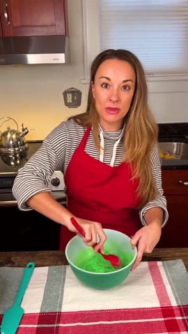 Easy No-Bake Dr. Seuss Dessert!