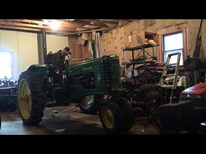 1951 John Deere B straight pipe start up.