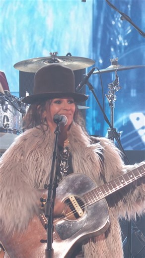 Screaming from the top of our lungs about this #RockinEve performance! 🗣️ Re-watch 4 Non Blondes performance of "What's Up" now streaming on Hulu! | Dick Clark's New Year's Rockin' Eve