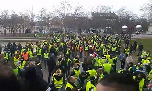 12K views · 158 reactions | ⭕️ EN DIRECT. Les gilets jaunes rassemblés sur la place Wilson à Dijon. https://www.bienpublic.com/cote-d-or/2019/01/12/suivez-en-direct-l-acte-ix-des-gilets-jaunes-en-cote-d-or | Le Bien Public | Facebook