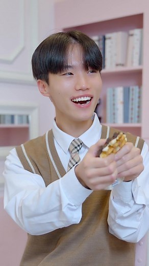 ASIAN VIDEOS || Ritz on Instagram: "↳ follow @douyin.mp4 for more! ♡ like, comment, share ♡ turn on post notifications ━━━ ♡ ━━━ Tags鹿 #oxzung #ulzzang #tiktokasia #mamaboy #fyp#girl #korean #koreanfashion #chinatiktok #douyin #tiktok#kshow #mama#douyinvideos #wonjeong #tiktokkorea #bts #抖音 #抖音有毒 #抖音短视频 #抖音短視頻 #抖音上癮 #criminal #抖音帅哥 #抖音男神 #抖音 #抖音精选 #influencer #抖音有毒 #kdrama"