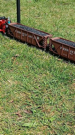 MTH CSX 986 hauls long mixed freight up the grade on the outdoor line