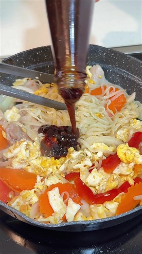 Good helper, better day #tomstable #cooking #kitchen #cook #food