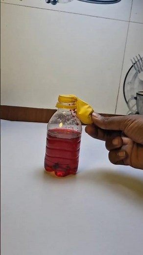 BAKING SODA AND VINEGAR BALLOON Experiment !