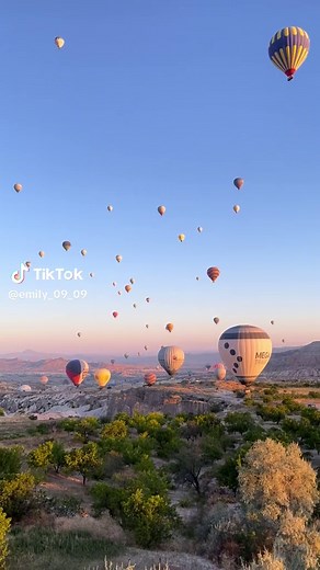 カッパドキアの幻想的な景色を気球から楽しむ！