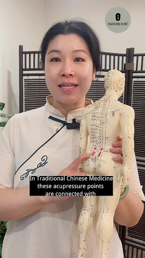 Acupressure points Bladder 25, Bladder 27, and Bladder 28 are situated in the sacral region and hold significance in Traditional Chinese Medicine due to their connections with the Large Intestine, Small Intestine, and Bladder. These points offer significant benefits as they can treat various conditions: Bladder 25 – Back-Shu of the Large Intestine: This point regulates intestinal functions, resolves stagnation and pain, and strengthens the lower back and legs. This point is effective in managing