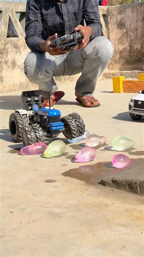 Rc remote control New Holland tractor vs Balloons