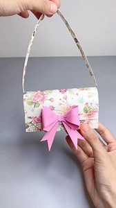 24K views · 168 reactions | Bag origami: Use a piece of paper to fold a beautiful bag. Girls love it very much. You can put a lot of small things in it. #handmadediy #parentchildcraft #origami #paperfolding #diybag #creativecrafts #handicraft #diyprojects | paper craft ideas | Facebook