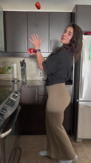 🍗🧆 in 🍅 soup Based loosely on a northern Lebanese soup! Soup: -Roma tomato -onion -garlic -chili -chicken broth -basil -angel hair pasta Meatball: -ground chicken -onion, garlic, chili -cilantro, dill -egg -bread crumb, Parmesan