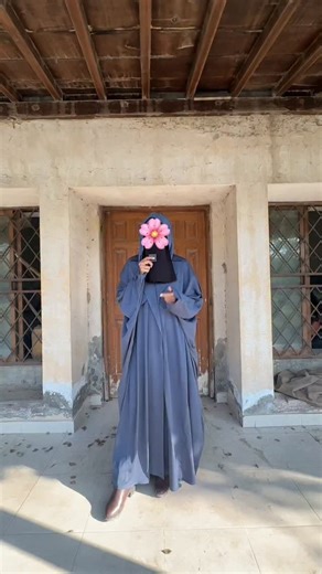 Tayiba | Viral Script Writer on Instagram: "🌸 If we haven’t met before, hi, I’m Tayiba. I work remotely as a copywriter and content strategist. I earn from my bedroom by helping brands grow on social media. I didn’t start with money, connections, or some secret roadmap. I was just a student trying to figure out how to earn online. In February 2025, I made my first 40,000 PKR from a remote job. Then I landed another role as a Project Manager in a marketing agency for 70,000 PKR. Today, I earn in