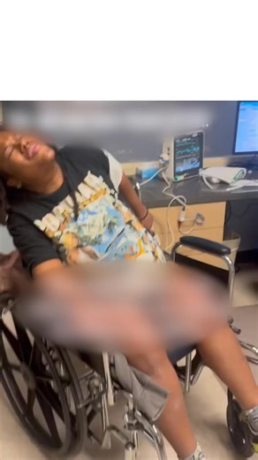 105K views · 555 reactions | Deze moeder schreeuwt van pijn omdat ze op het punt staat te bevallen, maar ze hebben haar laten wachten. Ze beweren dat ze gediscrimineerd zijn vanwege hun huidskleur. | Supermoeder | Facebook