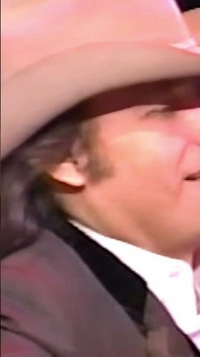 Country gold - Merle & Dwight team up for 'Swinging Doors' 🎤 #merlehaggard #dwightyoakam #country